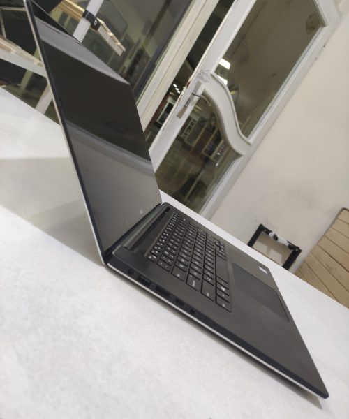 DELL Precision 5530